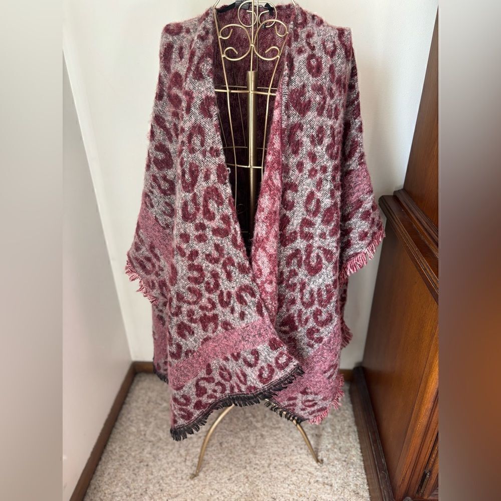 Vince Camuto Leopard Print Fringe Cape Burgundy One Size